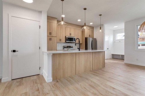 223 Sora Boulevard Se, Calgary, AB - Indoor Photo Showing Kitchen