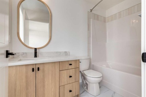 223 Sora Boulevard Se, Calgary, AB - Indoor Photo Showing Bathroom