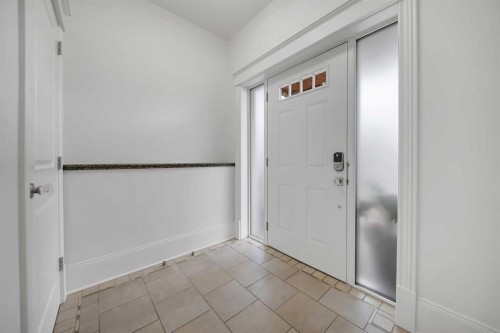 1010 19 Avenue Se, Calgary, AB - Indoor Photo Showing Other Room