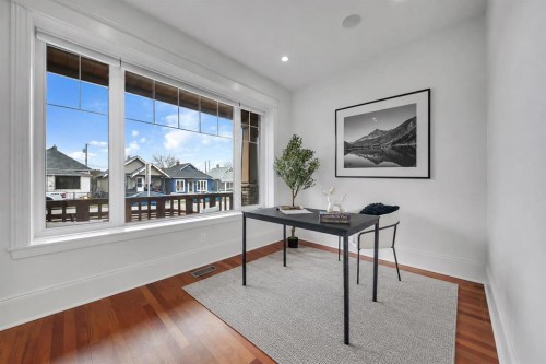 1010 19 Avenue Se, Calgary, AB - Indoor Photo Showing Other Room