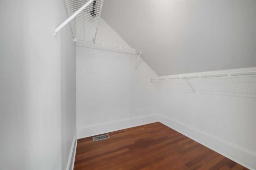 1010 19 Avenue Se, Calgary, AB - Indoor With Storage