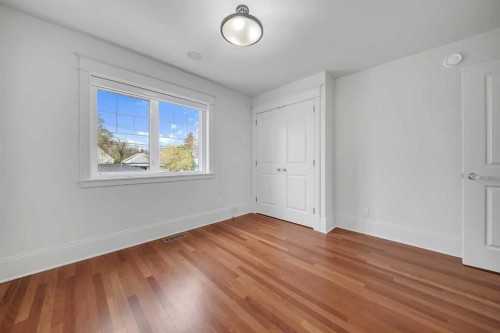 1010 19 Avenue Se, Calgary, AB - Indoor Photo Showing Other Room