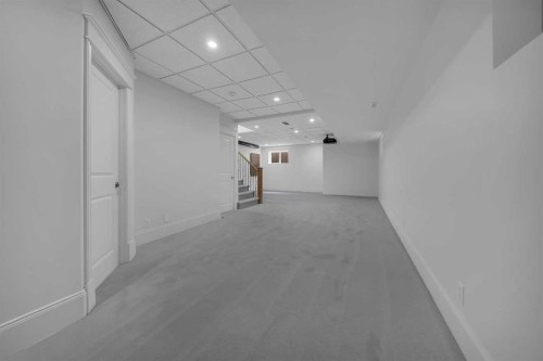 1010 19 Avenue Se, Calgary, AB - Indoor Photo Showing Other Room