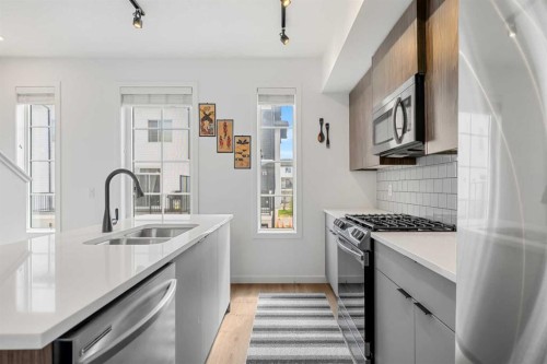 85 Walgrove Common Se, Calgary, AB - Indoor Photo Showing Kitchen With Double Sink With Upgraded Kitchen