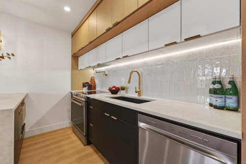 1607 Marlyn Way Ne, Calgary, AB - Indoor Photo Showing Kitchen With Upgraded Kitchen