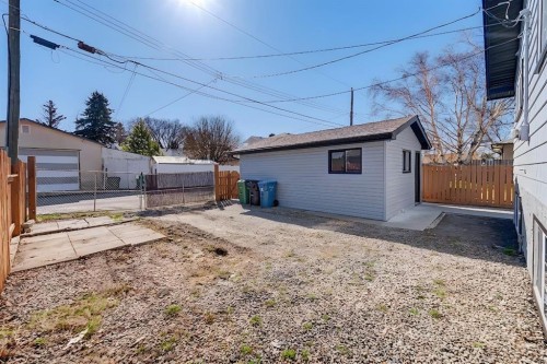 1607 Marlyn Way Ne, Calgary, AB - Outdoor