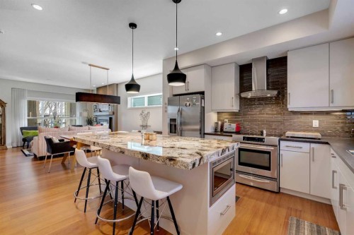 2280 Mahogany Boulevard Se, Calgary, AB - Indoor Photo Showing Kitchen With Upgraded Kitchen