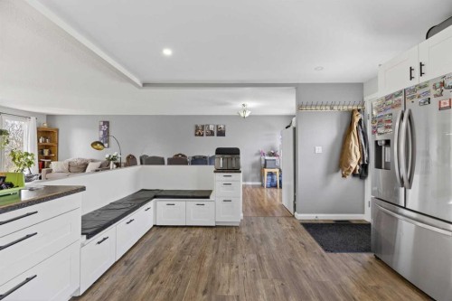 5218 Silverpark Close, Olds, AB - Indoor Photo Showing Kitchen