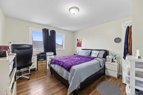 5218 Silverpark Close, Olds, AB - Indoor Photo Showing Bedroom