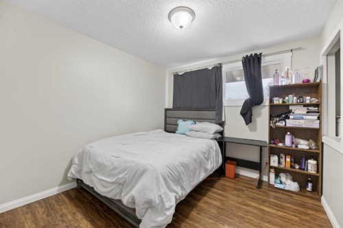 5218 Silverpark Close, Olds, AB - Indoor Photo Showing Bedroom