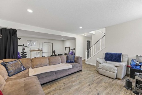 5218 Silverpark Close, Olds, AB - Indoor Photo Showing Living Room