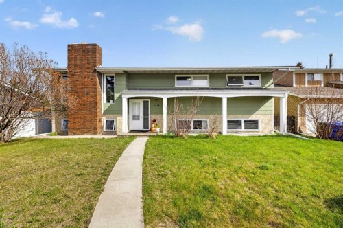 5218 Silverpark Close, Olds, AB - Outdoor