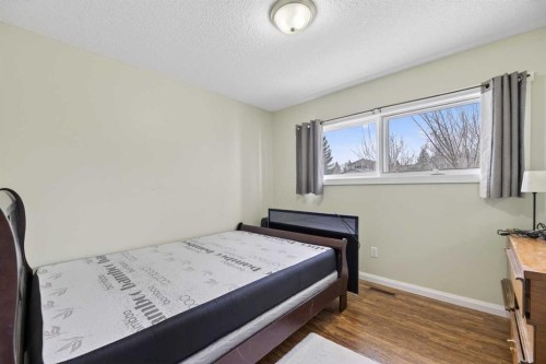5218 Silverpark Close, Olds, AB - Indoor Photo Showing Bedroom