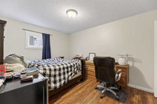 5218 Silverpark Close, Olds, AB - Indoor Photo Showing Bedroom