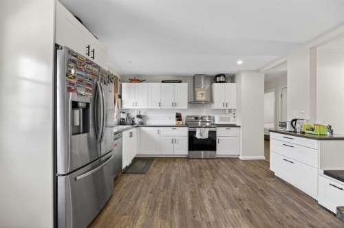 5218 Silverpark Close, Olds, AB - Indoor Photo Showing Kitchen With Stainless Steel Kitchen