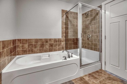 213-77 George Fox Trail West, Cochrane, AB - Indoor Photo Showing Bathroom