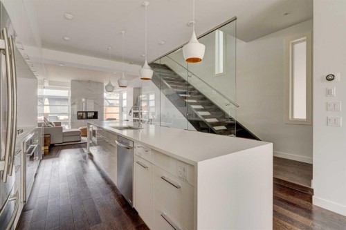 2304 4 Avenue Nw, Calgary, AB - Indoor Photo Showing Kitchen With Upgraded Kitchen