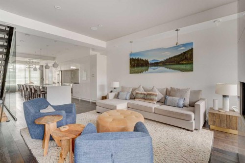 2304 4 Avenue Nw, Calgary, AB - Indoor Photo Showing Living Room