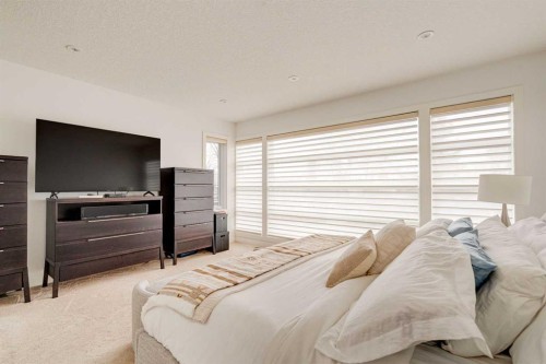 2304 4 Avenue Nw, Calgary, AB - Indoor Photo Showing Bedroom