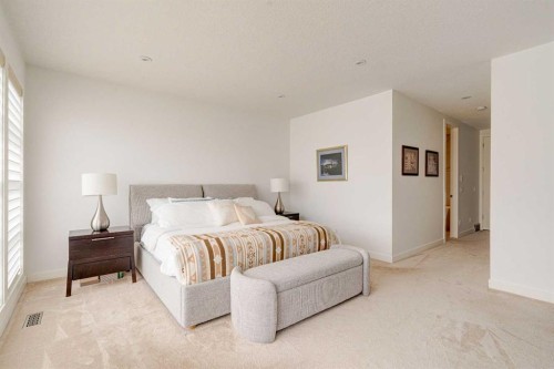 2304 4 Avenue Nw, Calgary, AB - Indoor Photo Showing Bedroom