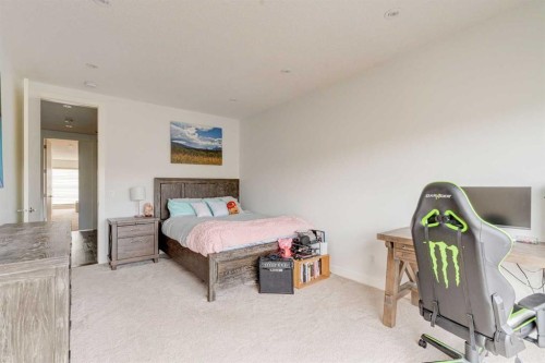 2304 4 Avenue Nw, Calgary, AB - Indoor Photo Showing Bedroom