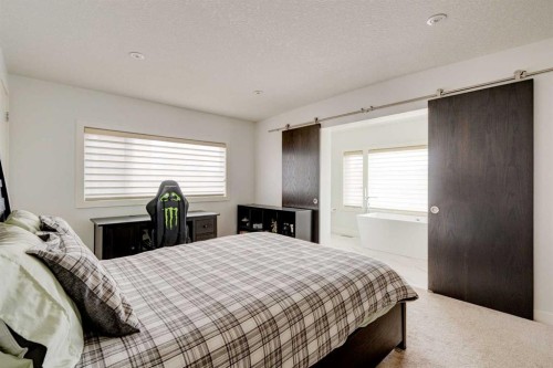 2304 4 Avenue Nw, Calgary, AB - Indoor Photo Showing Bedroom