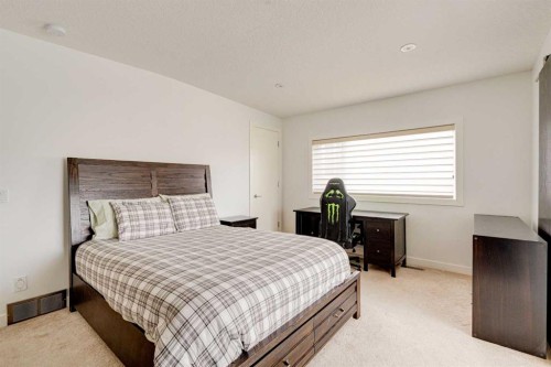 2304 4 Avenue Nw, Calgary, AB - Indoor Photo Showing Bedroom