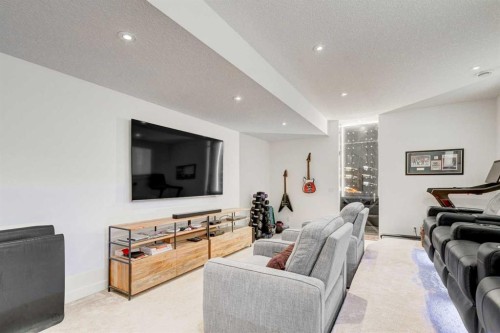 2304 4 Avenue Nw, Calgary, AB - Indoor Photo Showing Living Room