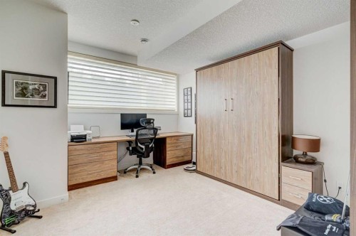 2304 4 Avenue Nw, Calgary, AB - Indoor Photo Showing Office