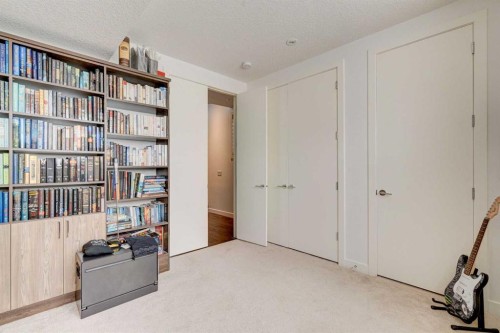 2304 4 Avenue Nw, Calgary, AB - Indoor Photo Showing Other Room