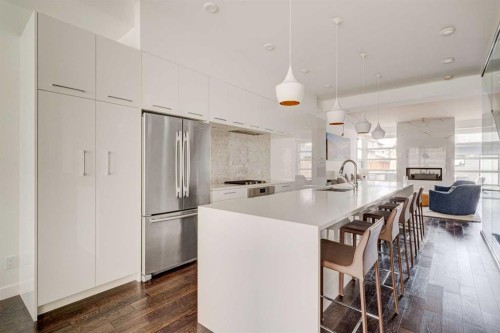2304 4 Avenue Nw, Calgary, AB - Indoor Photo Showing Kitchen With Upgraded Kitchen