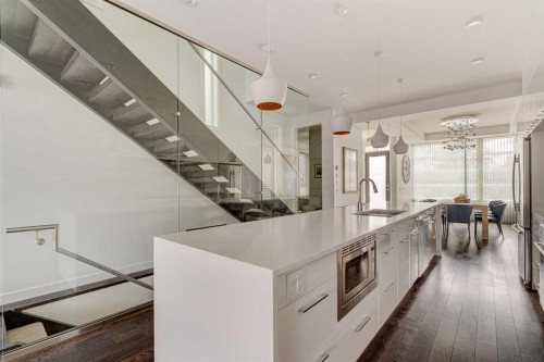 2304 4 Avenue Nw, Calgary, AB - Indoor Photo Showing Kitchen With Upgraded Kitchen