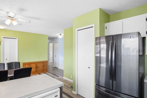 5626 57 Avenue, Olds, AB - Indoor Photo Showing Kitchen