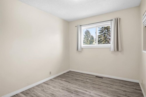 5626 57 Avenue, Olds, AB - Indoor Photo Showing Other Room