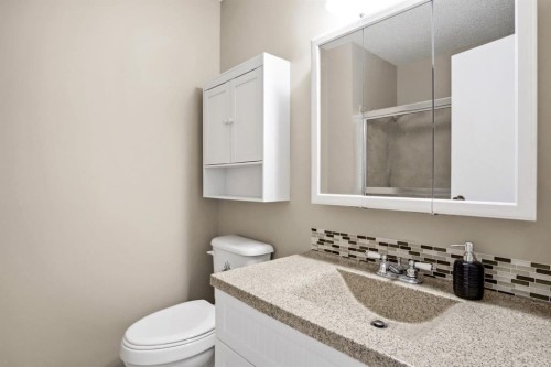 5626 57 Avenue, Olds, AB - Indoor Photo Showing Bathroom