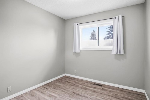 5626 57 Avenue, Olds, AB - Indoor Photo Showing Other Room