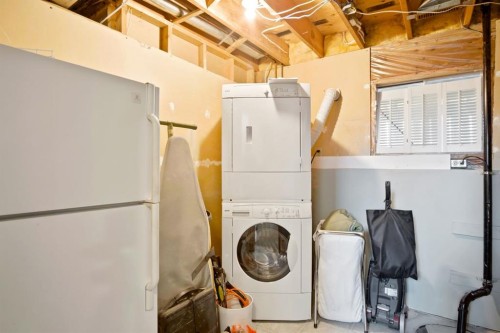 5626 57 Avenue, Olds, AB - Indoor Photo Showing Laundry Room