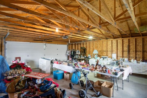 5626 57 Avenue, Olds, AB - Indoor Photo Showing Garage