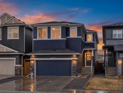 178 Creekstone Path SW Calgary, AB T2X 4P8
