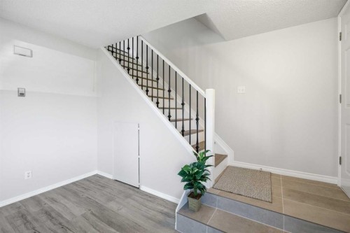 17-3809 45 Street Sw, Calgary, AB - Indoor Photo Showing Other Room