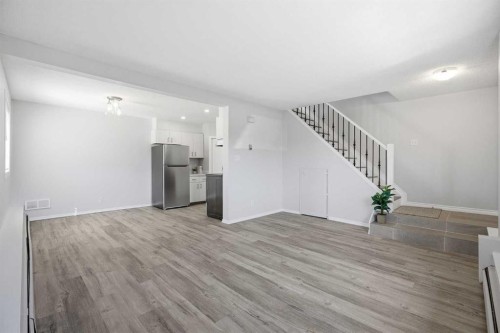 17-3809 45 Street Sw, Calgary, AB - Indoor Photo Showing Other Room