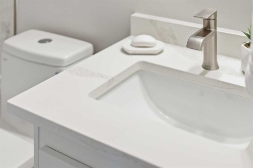 17-3809 45 Street Sw, Calgary, AB - Indoor Photo Showing Bathroom