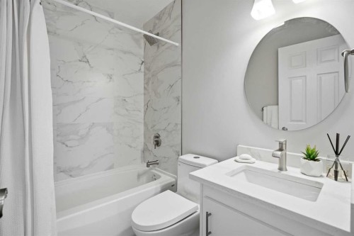 17-3809 45 Street Sw, Calgary, AB - Indoor Photo Showing Bathroom