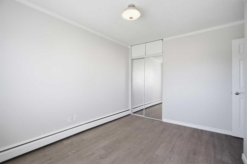 17-3809 45 Street Sw, Calgary, AB - Indoor Photo Showing Other Room