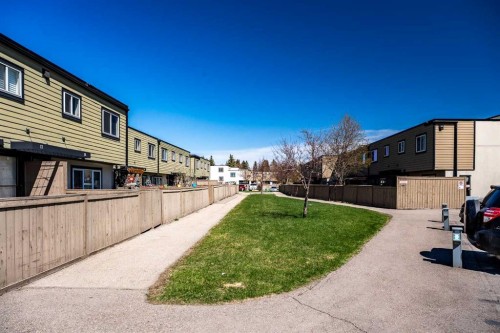 17-3809 45 Street Sw, Calgary, AB - Outdoor