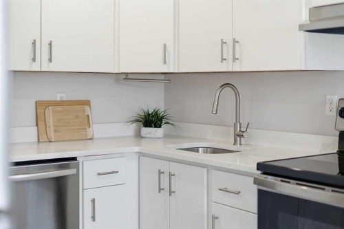 17-3809 45 Street Sw, Calgary, AB - Indoor Photo Showing Kitchen