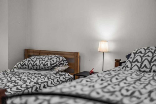 211-176 Kananaskis Way, Canmore, AB - Indoor Photo Showing Bedroom