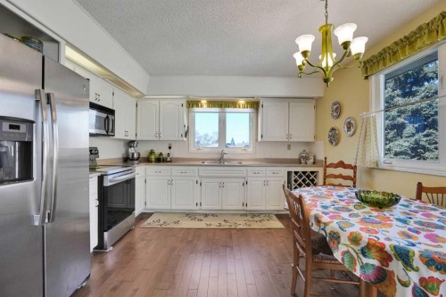 228 Dovercrest Place Se, Calgary, AB - Indoor