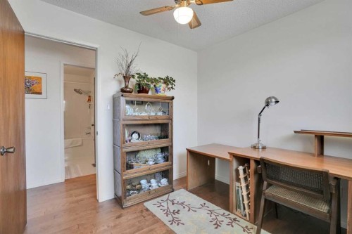 228 Dovercrest Place Se, Calgary, AB - Indoor