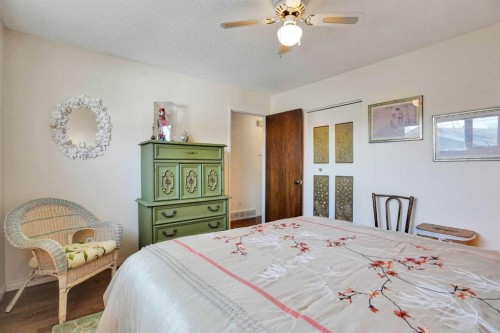 228 Dovercrest Place Se, Calgary, AB - Indoor Photo Showing Bedroom